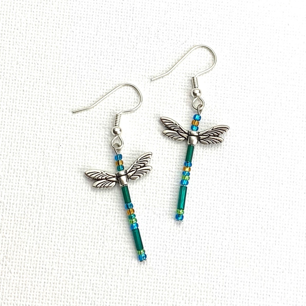 ✨Host pick✨ Dragonfly earrings many colours.